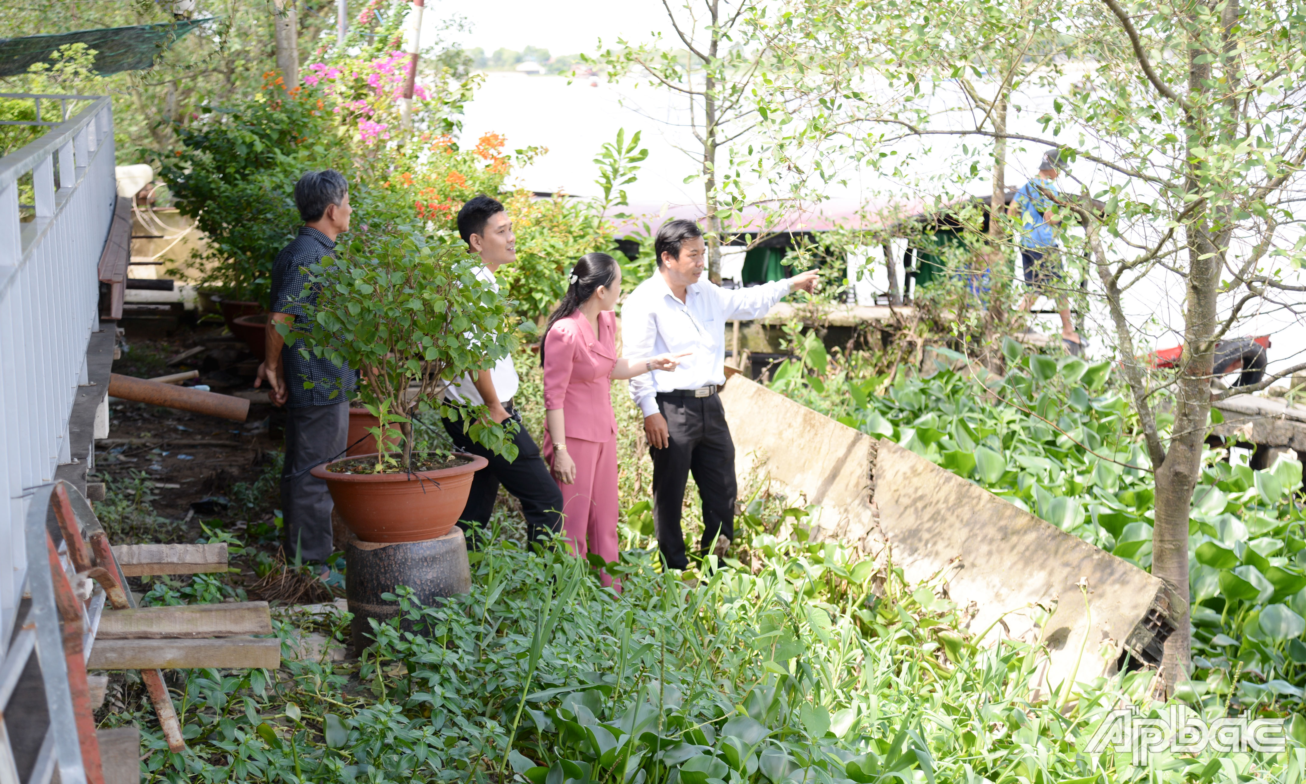 Khu vực ấp Tân Thiện, xã Tân Phong tình hình sạt lở đang ngày càng nhiều, đe dọa đến đời sống, sản xuất của người dân.