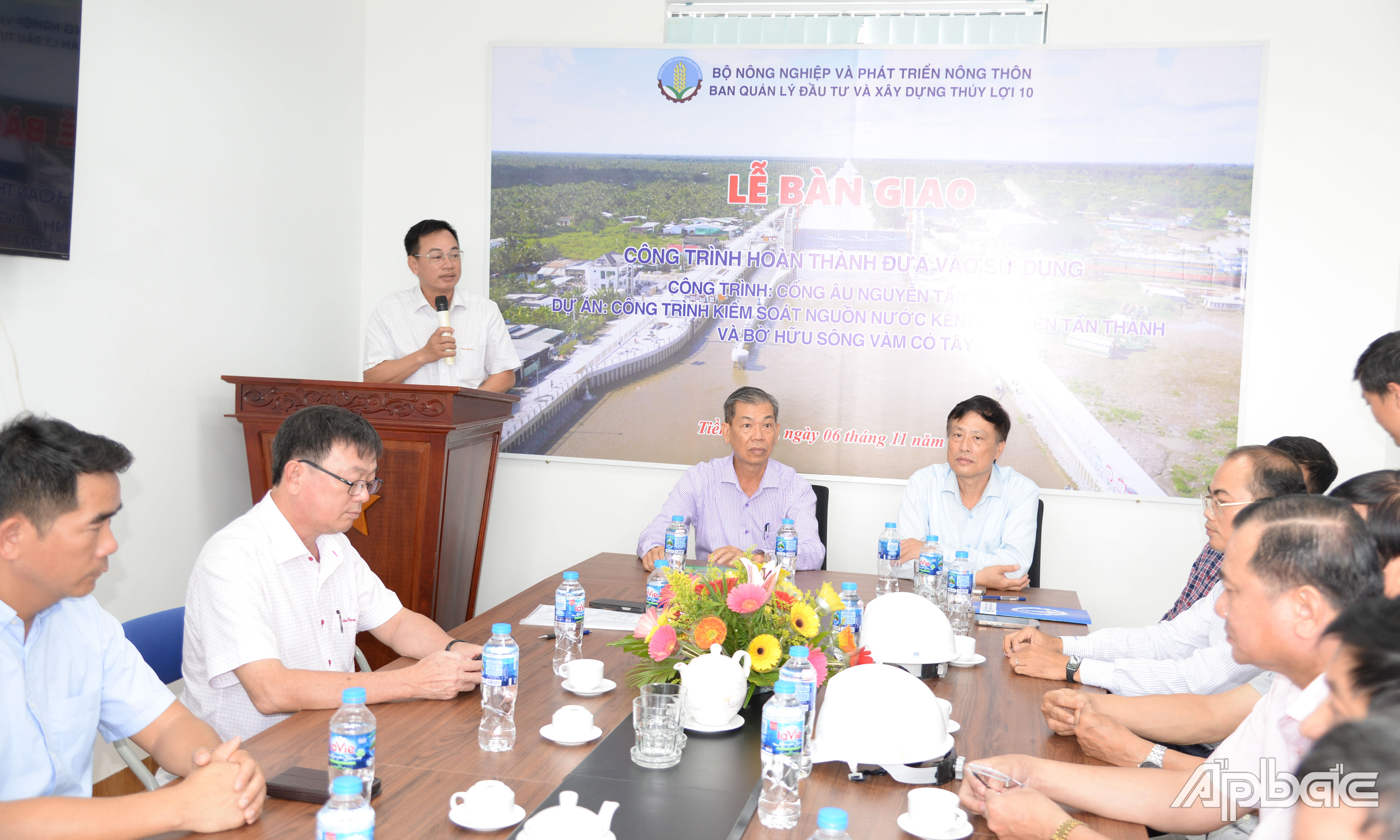 Phó Giám đốc Ban Quản lý Đầu tư và Xây dựng thủy lợi 10 Kiều Văn Công phát biểu tại Lễ bàn giao.