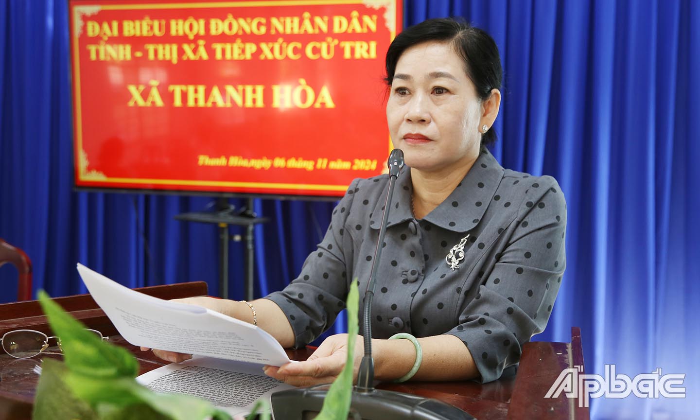 Đồng chí Châu Thị Mỹ Phương phát biểu tại buổi tiếp xúc