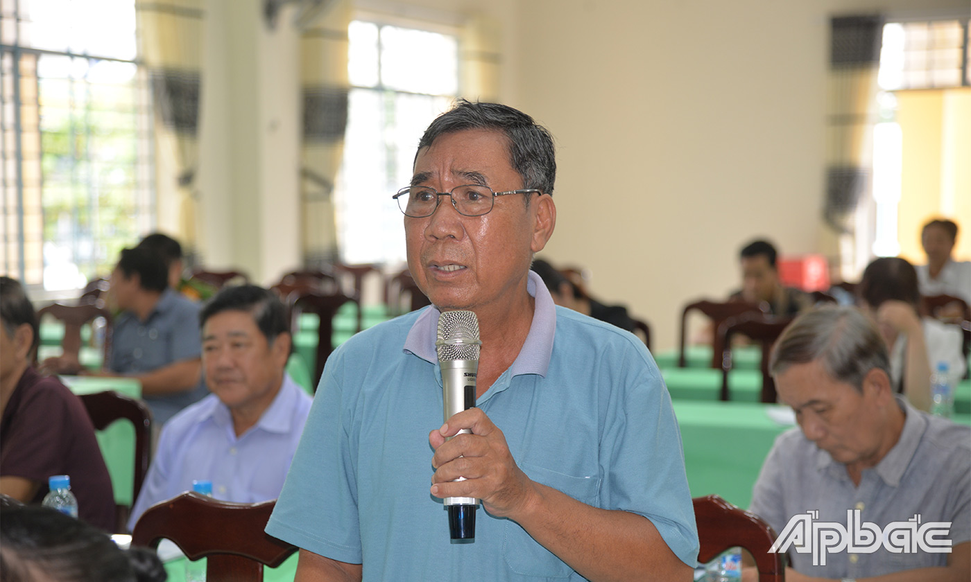 Cử tri huyện Cái Bè phát biểu tại buổi tiếp xúc