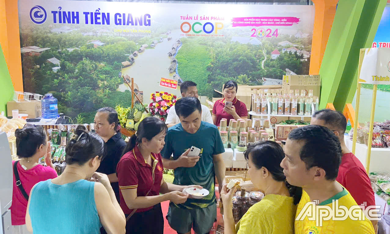 Gian hàng trưng bày các sản phẩm OCOP của Tiền Giang.