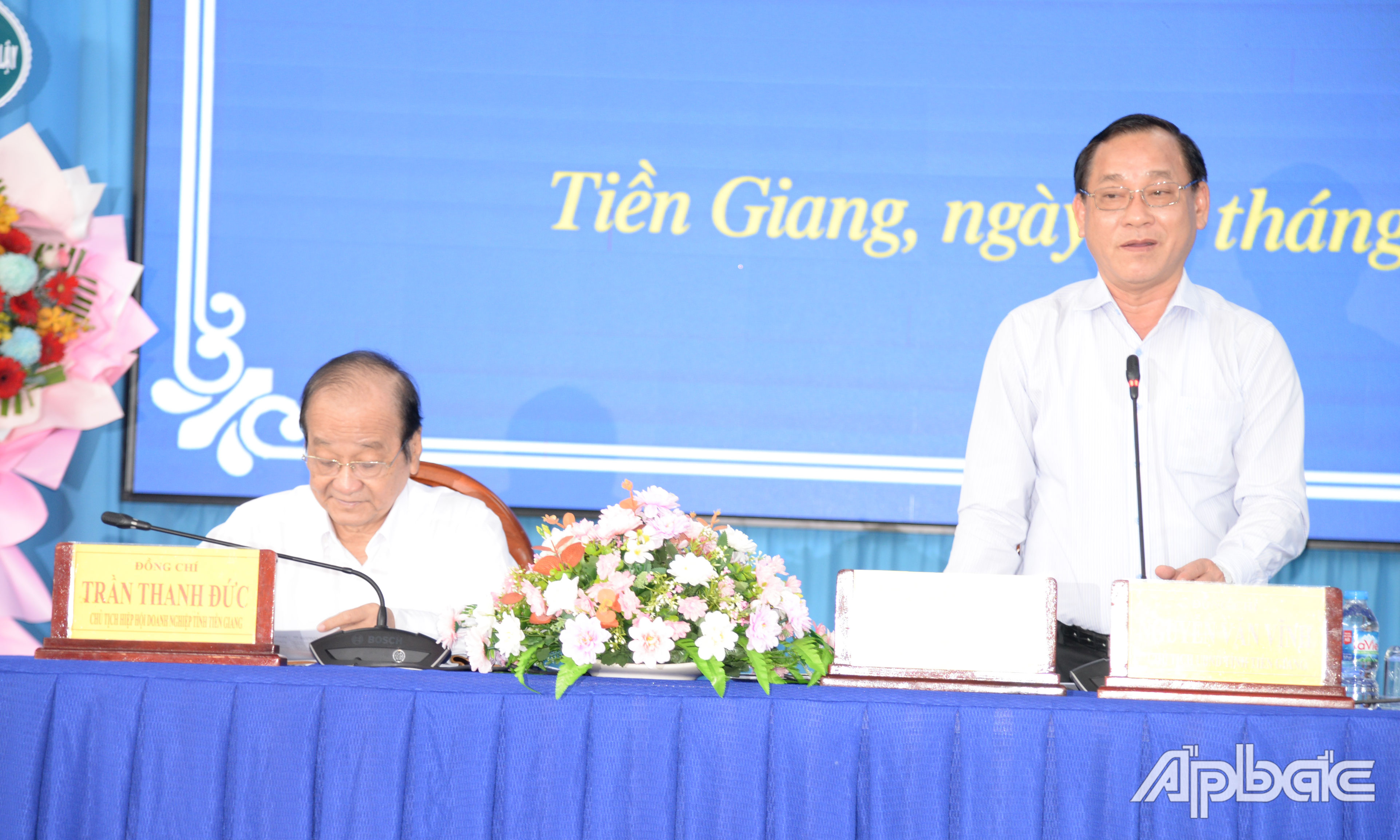 Đồng chí Nguyễn Văn Vĩnh phát biểu kết luận buổi gặp mặt.