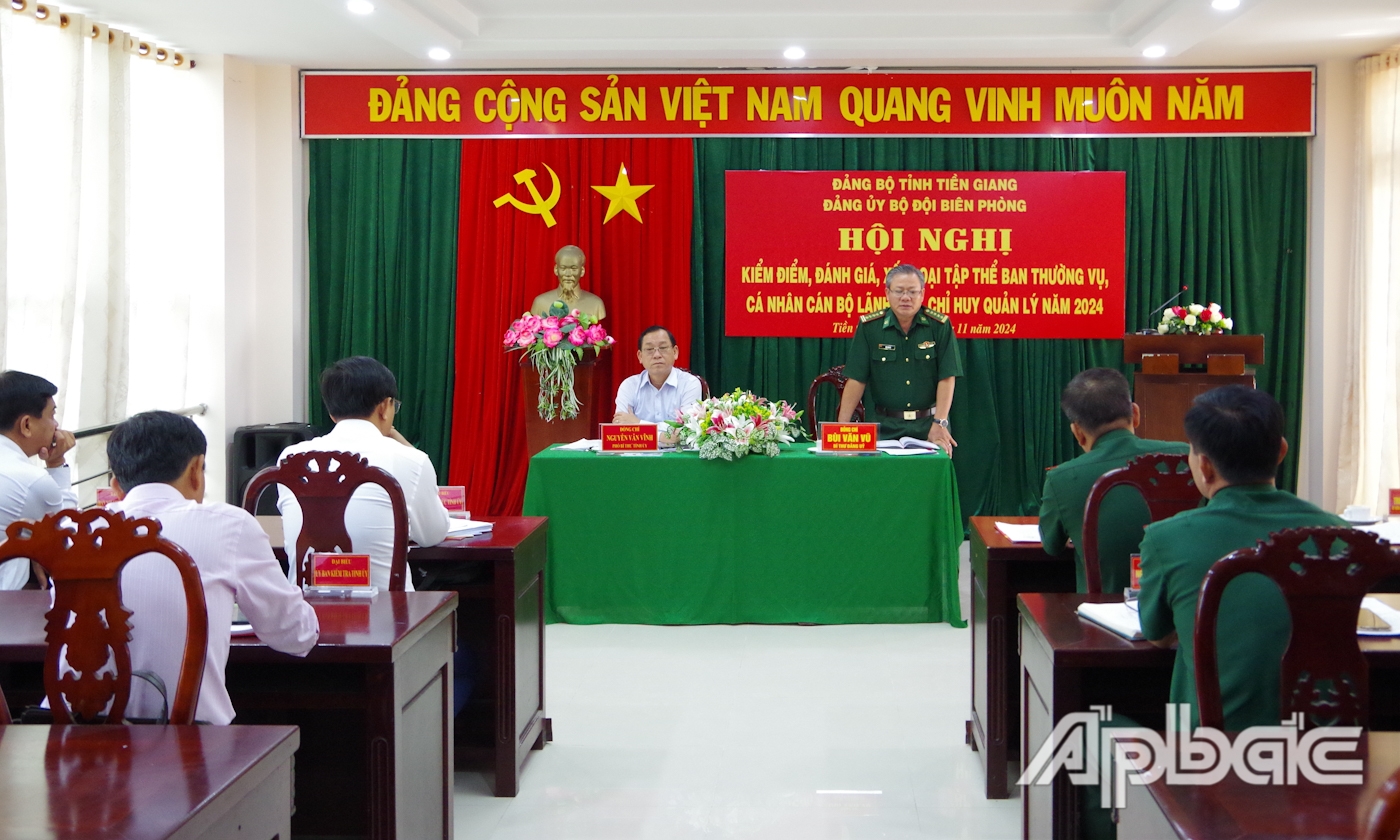 Đại tá Bùi Văn Vũ, Bí thư Đảng ủy, Chính ủy BĐBP Tiền Giang phát biểu tại hội nghị. 