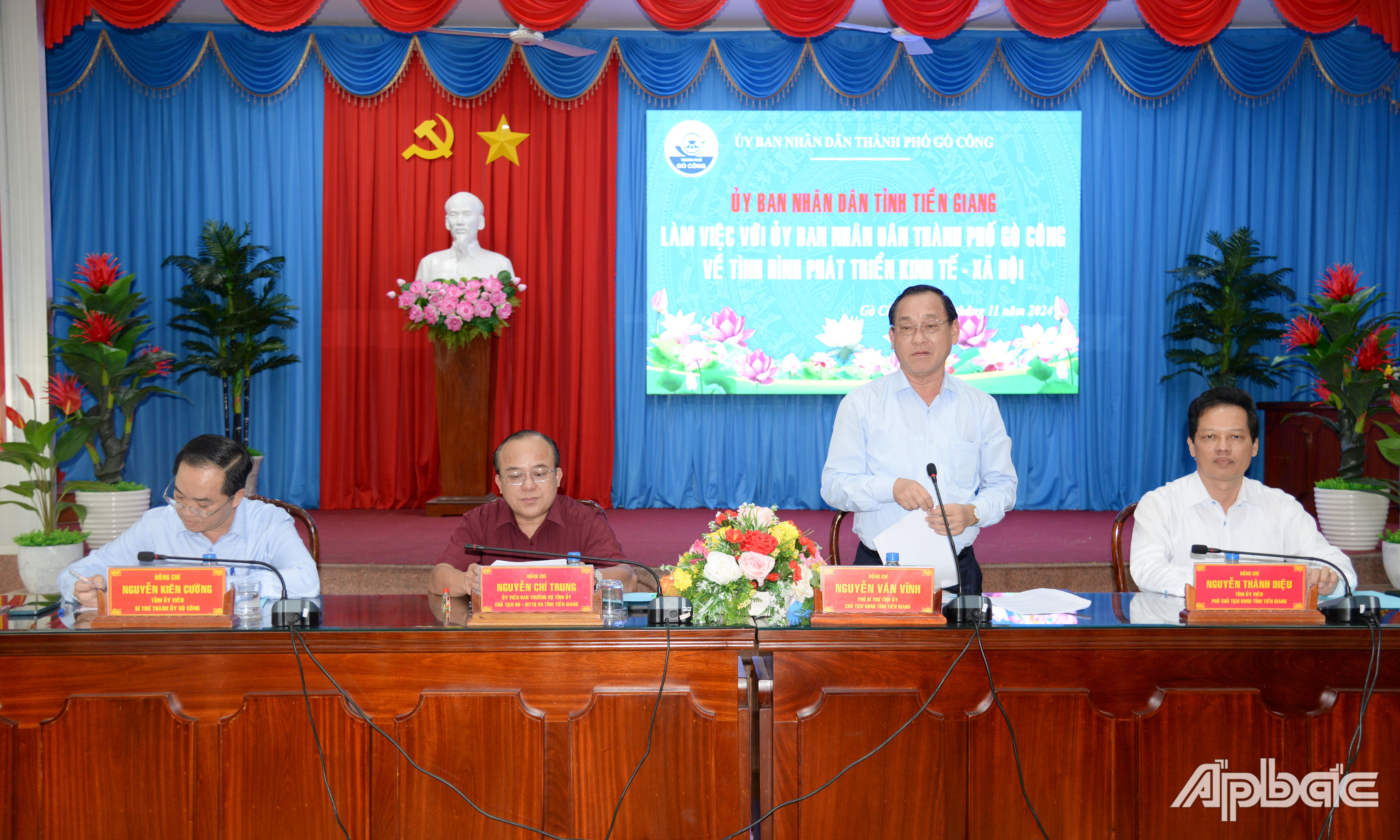 Đồng chí Nguyễn Văn Vĩnh phát biểu kết luận buổi làm việc.