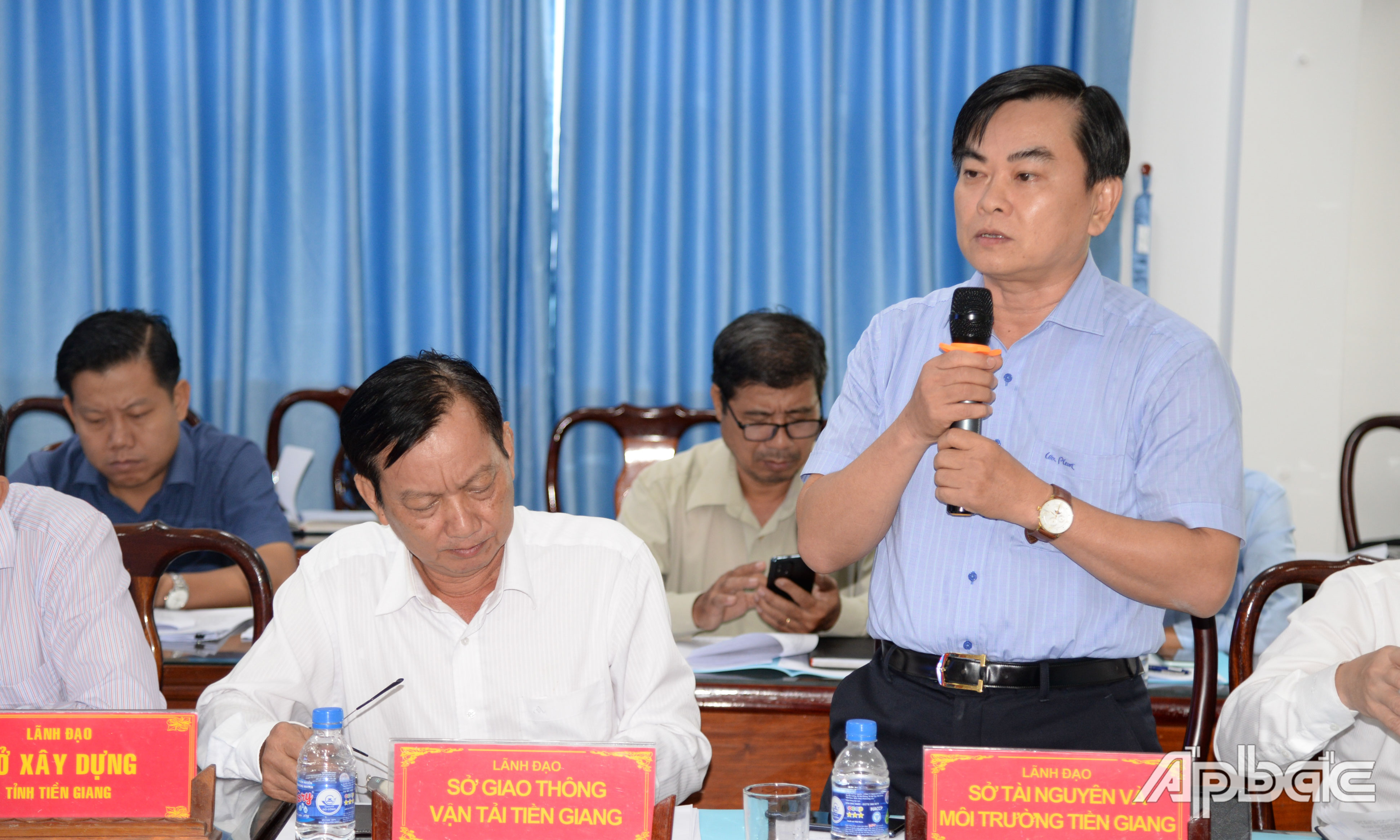 Giám đốc Sở Tài nguyên và Môi trường Đoàn Văn Phương trả lời các kiến nghị của TP. Gò Công.