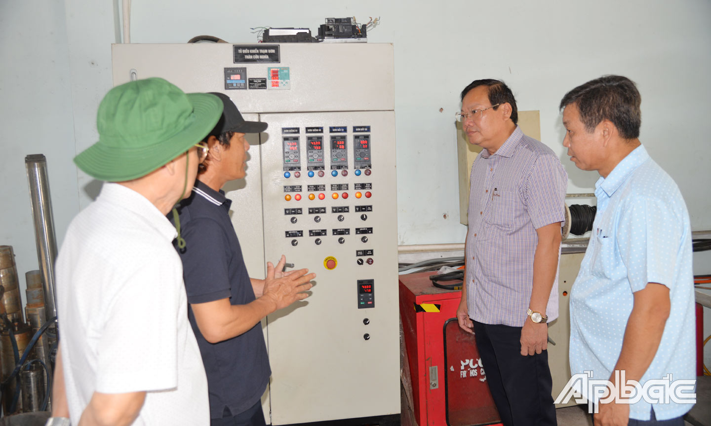 Đoàn giám sát Thường trực HĐND tỉnh Tiền Giang giám sát về tình hình cung cấp nước sạch phục vụ sinh hoạt và sản xuất, kinh doanh trên địa bàn tỉnh.