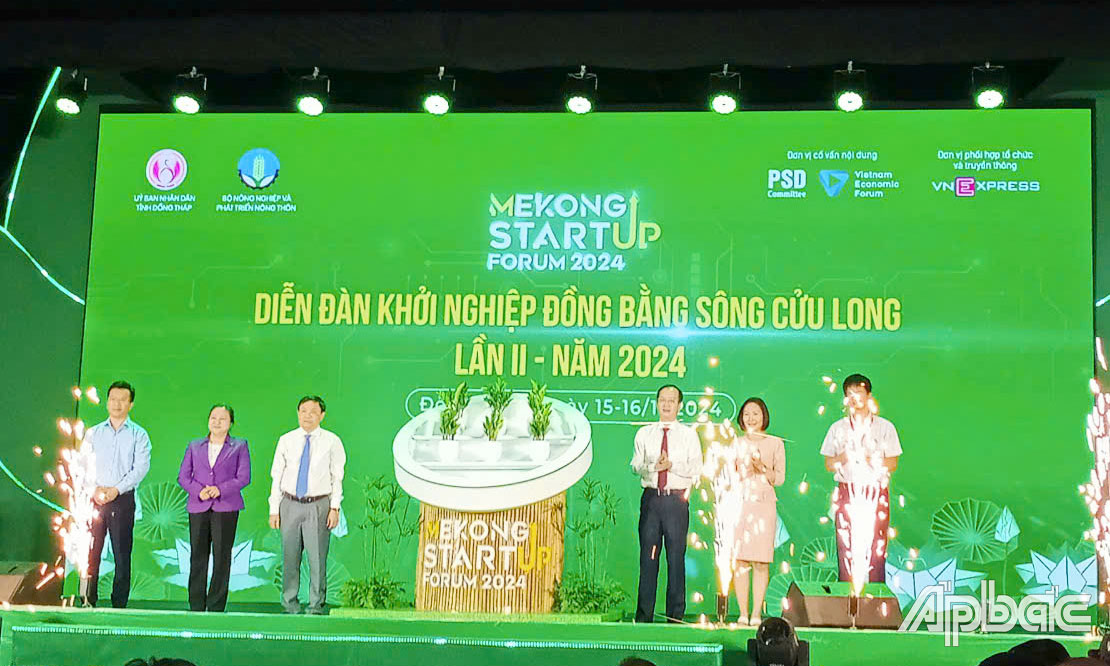 Nghi thức khai mạc Diễn đàn.