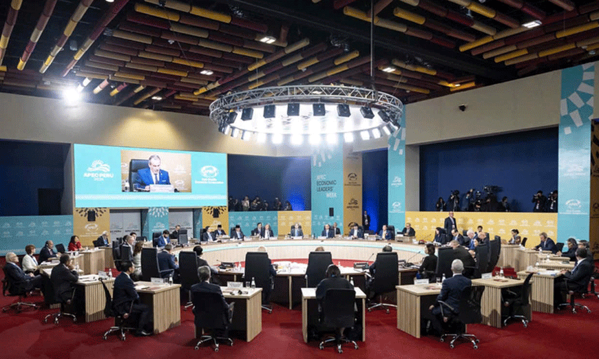 Quang cảnh đối thoại giữa các nhà lãnh đạo APEC và các khách mời.