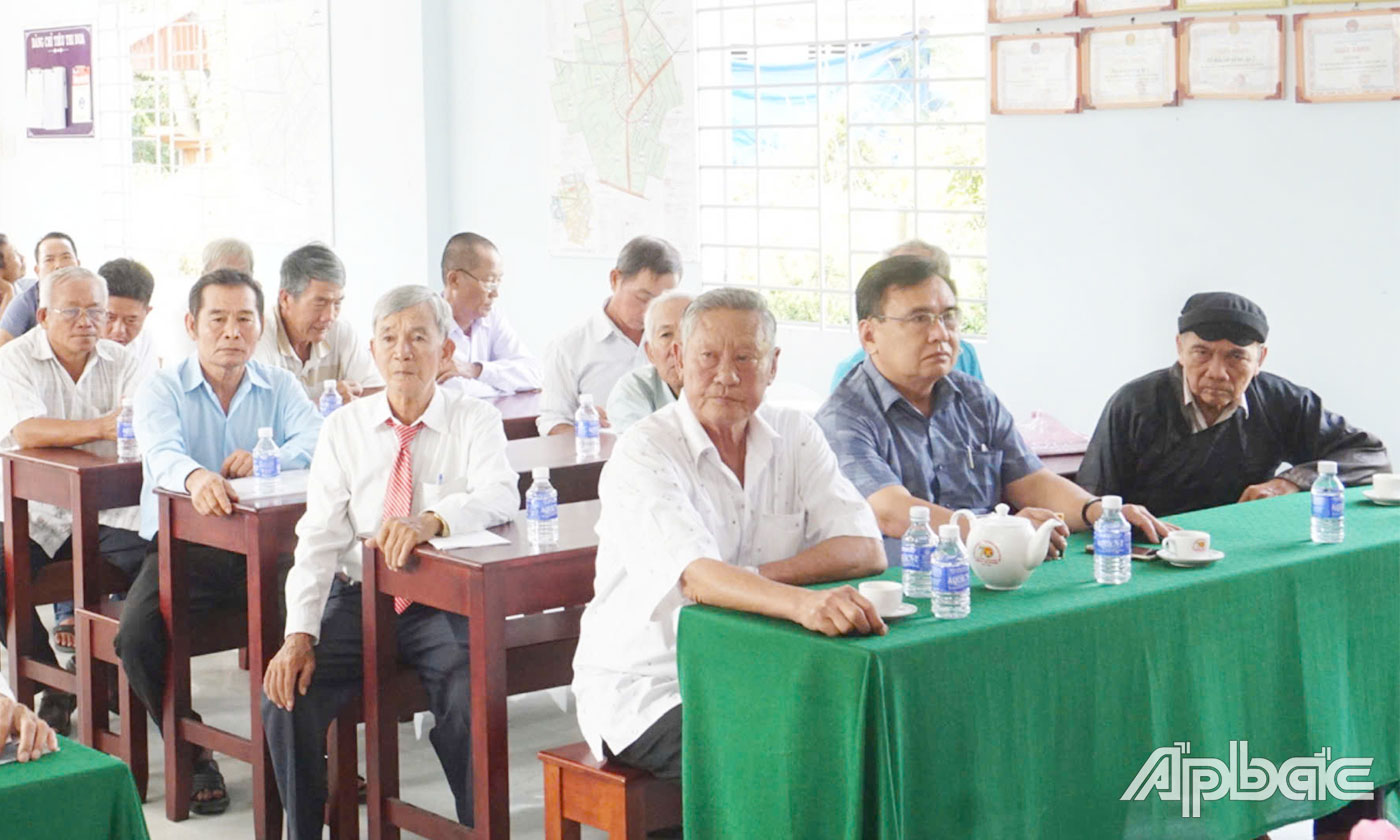 Đồng chí Võ Văn Bình dự Ngày hội tại ấp 2, xã Tam Hiệp, huyện Châu Thành. 
