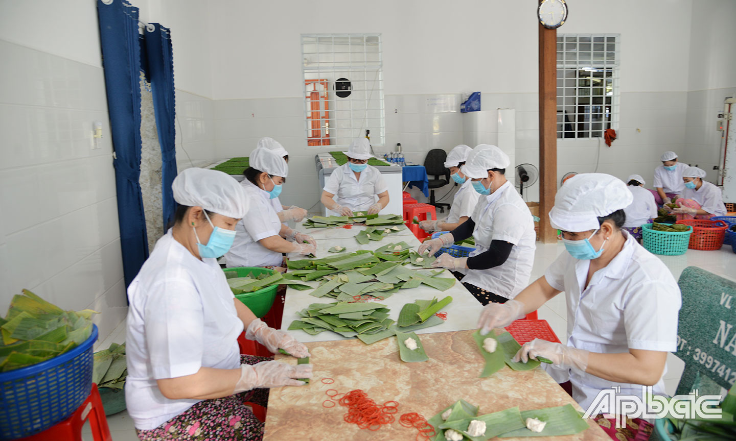  Huyện Gò Công Tây tạo điều kiện, hỗ trợ các doanh nghiệp, cơ sở sản xuất, hợp tác xã phát triển,  góp phần giải quyết việc làm, nâng cao thu nhập cho người dân địa phương.