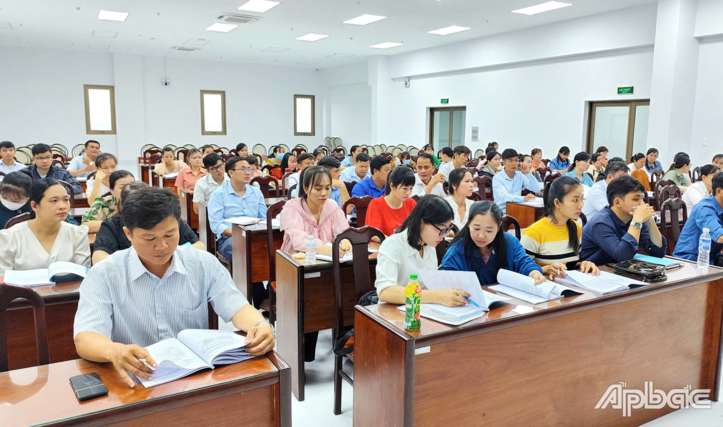 Học viên còn được hướng dẫn chi tiết về phòng chống bệnh lây nhiễm, tai nạn thương tích và kỹ năng sơ cấp cứu ban đầu