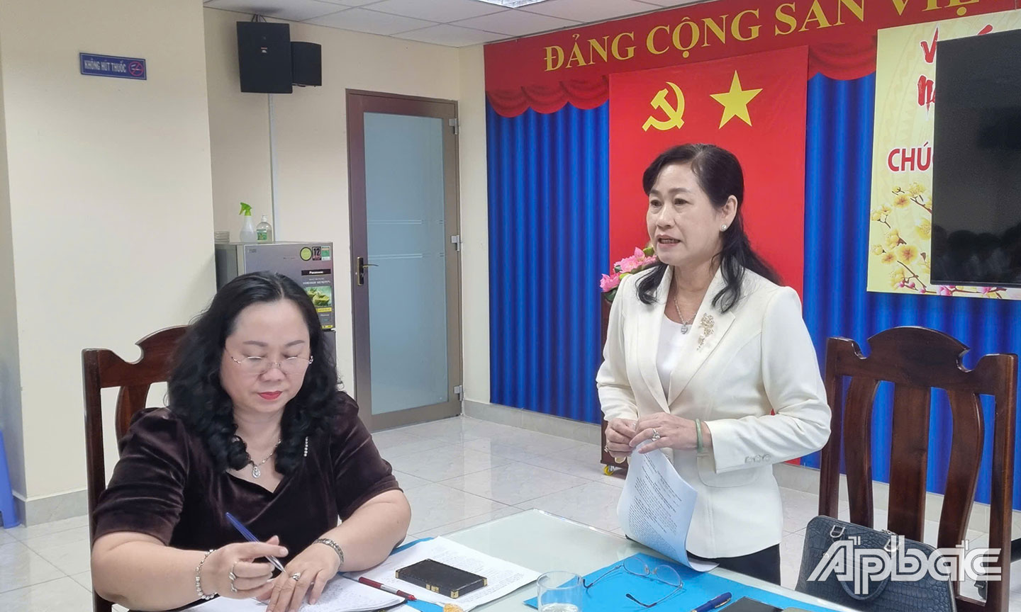 Đồng chí Châu Thị Mỹ Phương phát biểu tại buổi làm việc