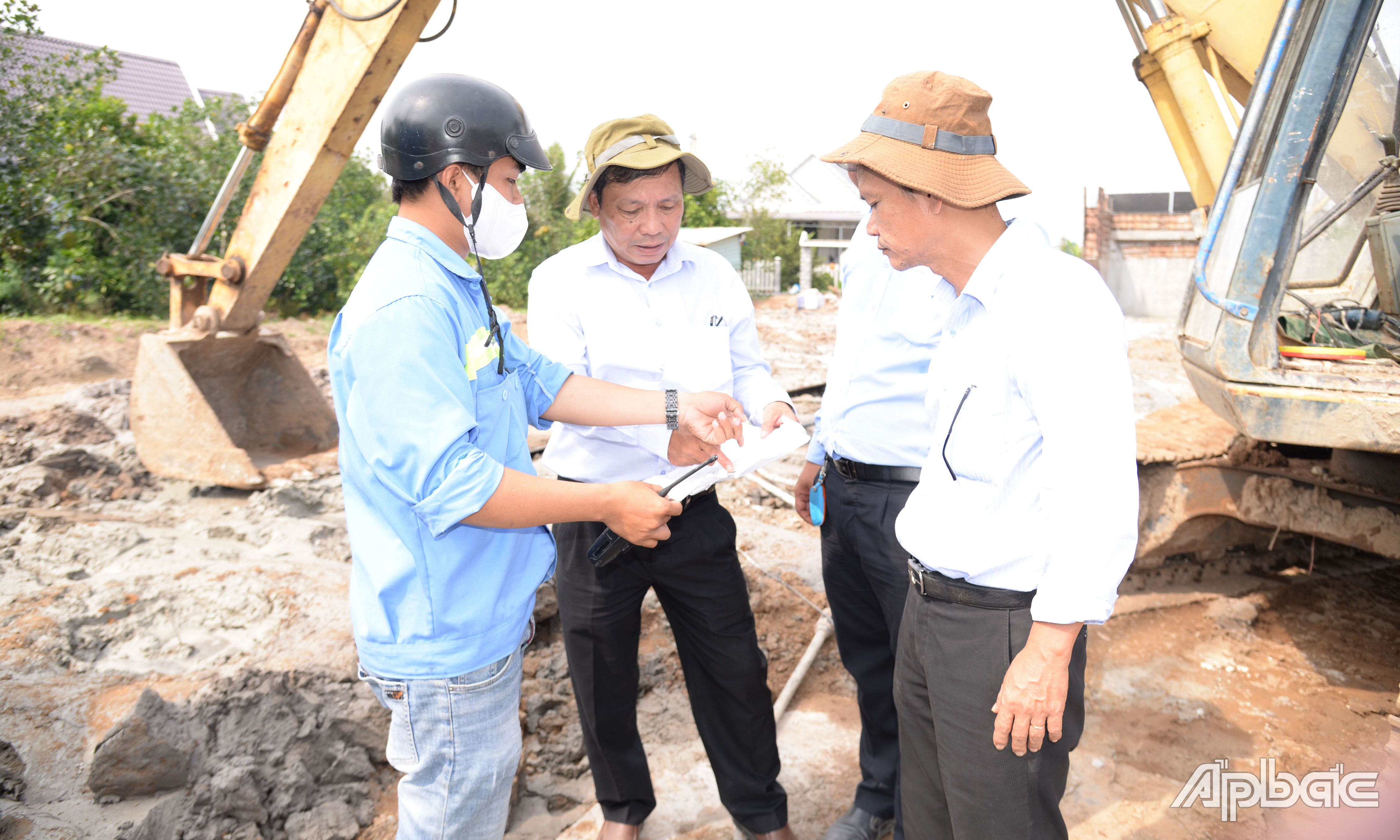 Chủ đầu tư thường xuyên kiểm tra, đôn đốc các nhà thầu đẩy nhanh tiến độ thi công.