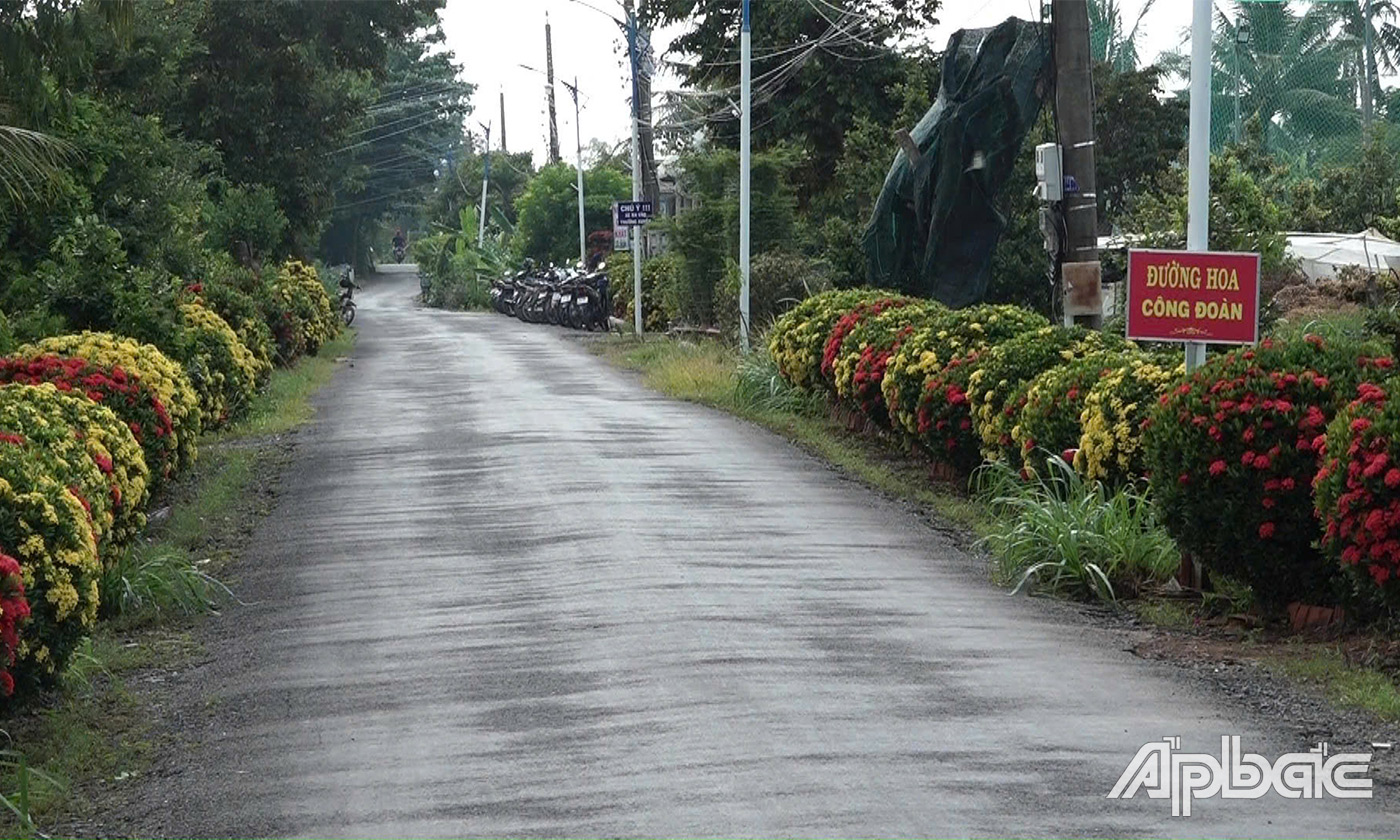 Hệ thống giao thông nông thôn trên địa bàn xã ngày càng được đầu từ đồng bộ