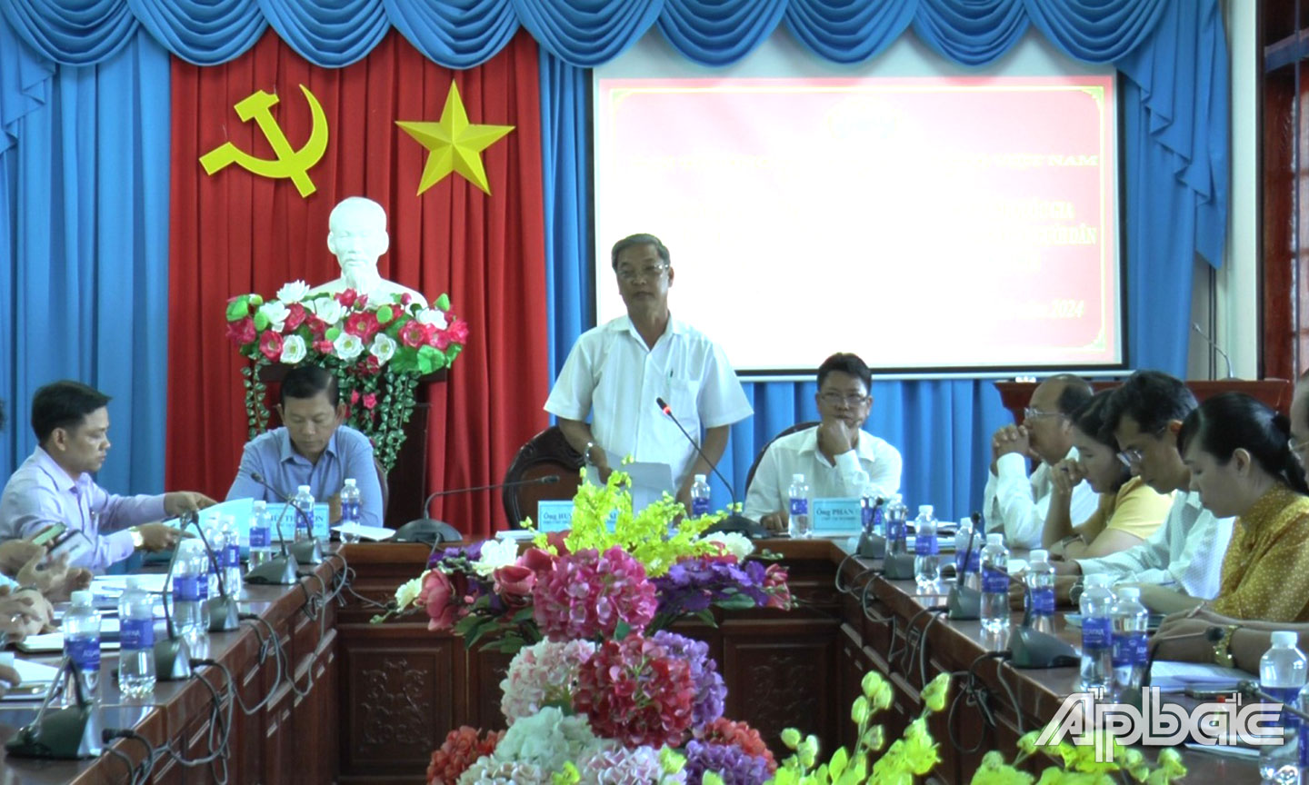 Ông Huỳnh Văn hải Phát biểu tại buổi làm việc BCĐ huyện Tân Phú Đông