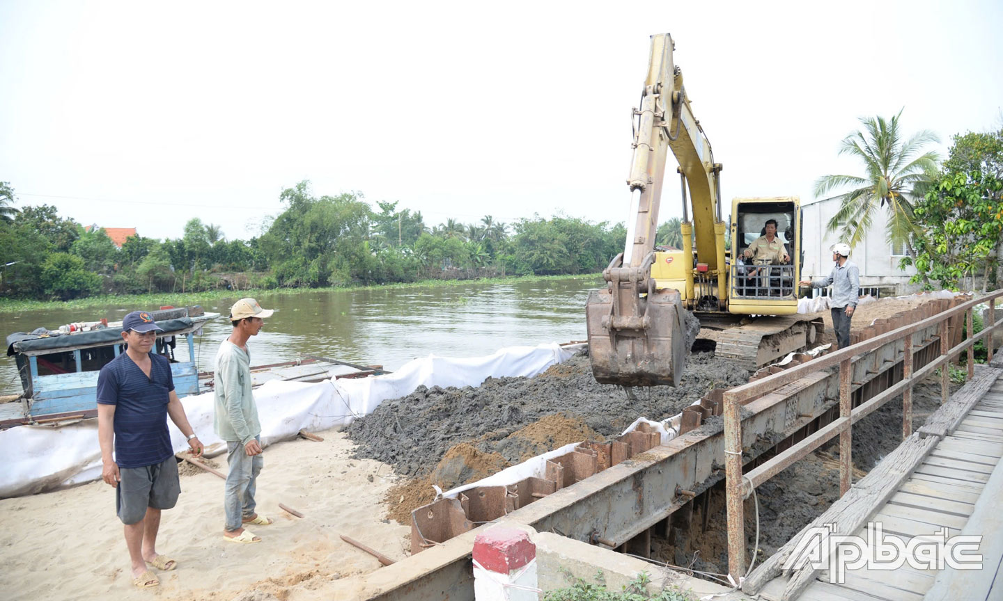 Thi công công trình cống Hai Thỏ.