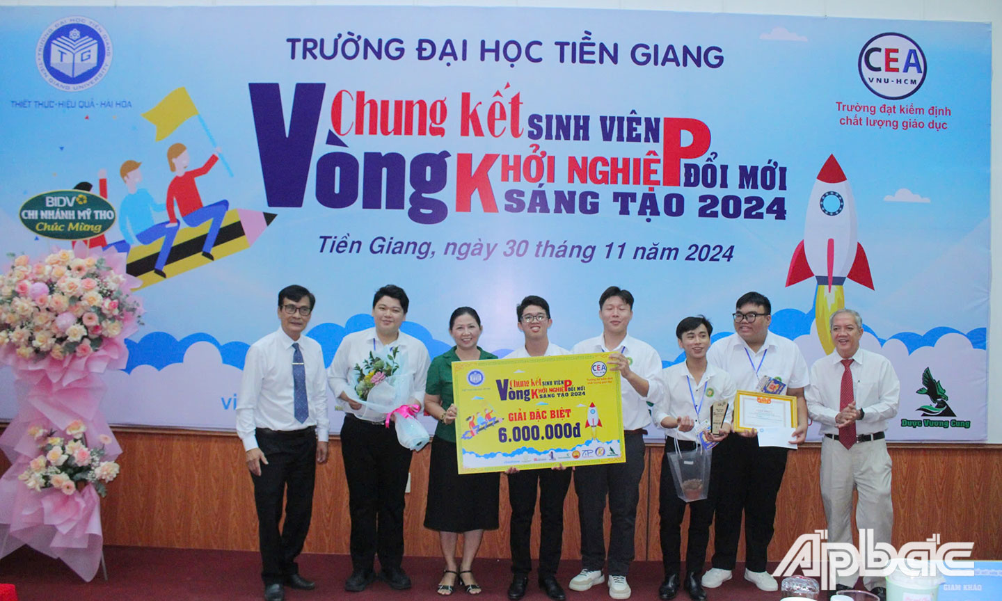 Trao giải đặc biệt cho dự án “Đác Nhiệt TropiMix”.