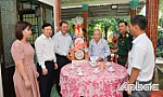 Đồng chí Phan Phùng Phú thăm, tặng quà cán bộ Quân đội tiêu biểu đã nghỉ hưu trên địa bàn TX. Cai Lậy