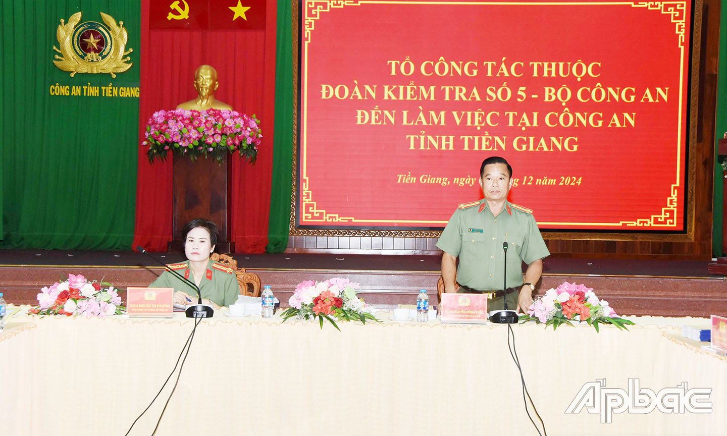 3. Đại tá Nguyễn Hồng Khắc, Phó Bí thư Đảng ủy, Phó Giám đốc Công an tỉnh phát biểu tại buổi làm việc. Ảnh Trọng Tín