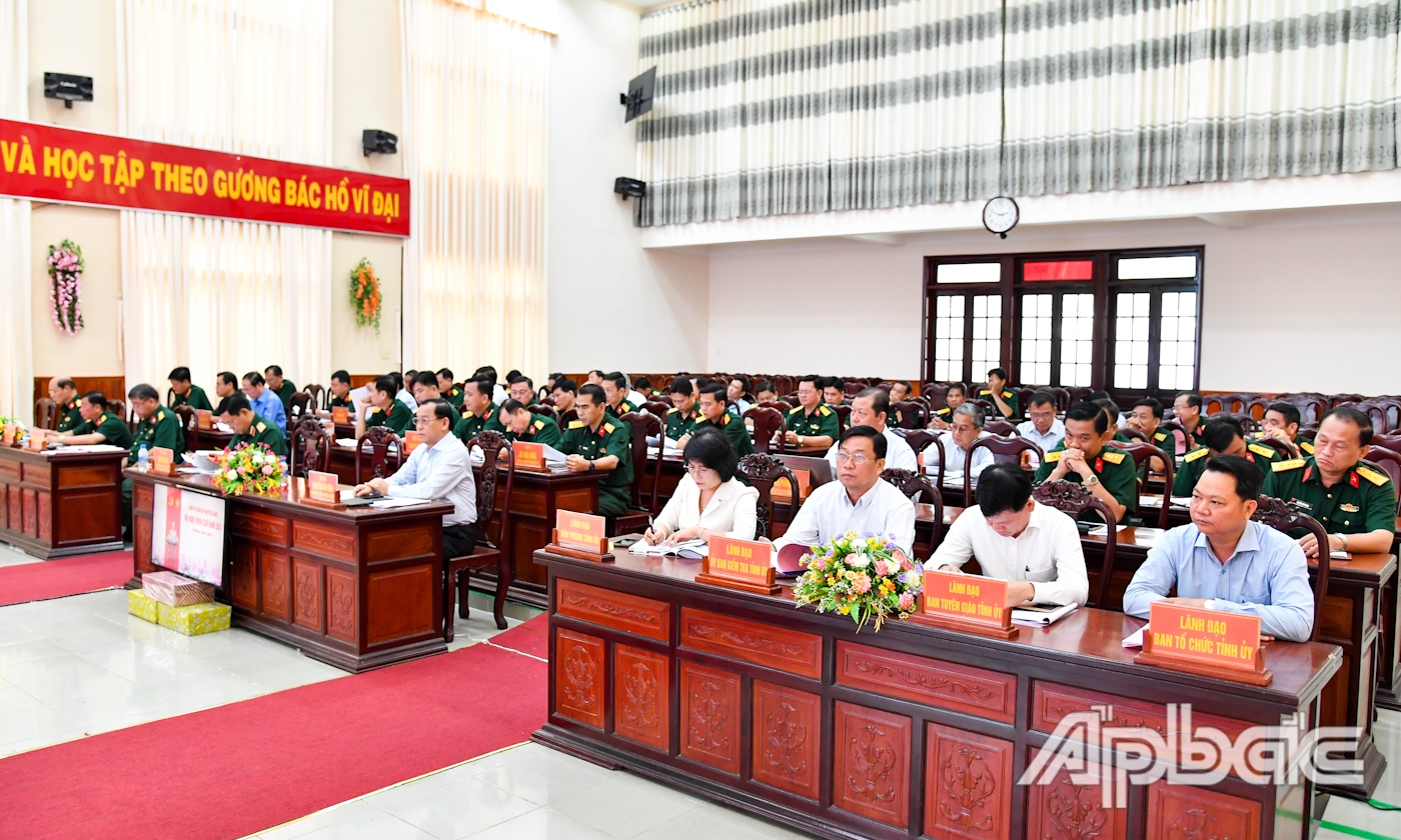 Đại biểu tham dự hội nghị.