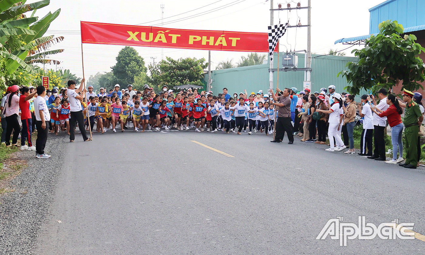 Xuất phát các cự ly.