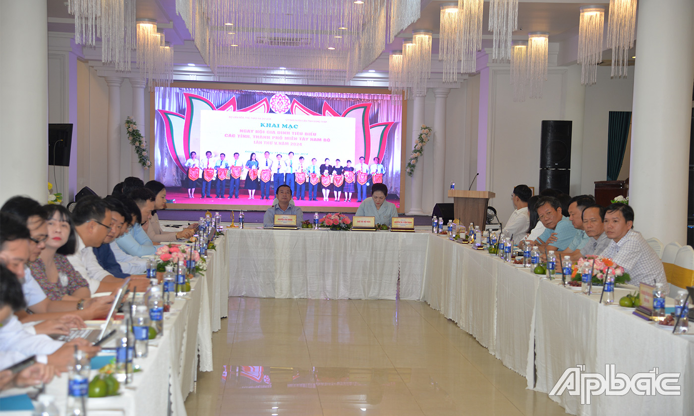 Quang cảnh hội nghị