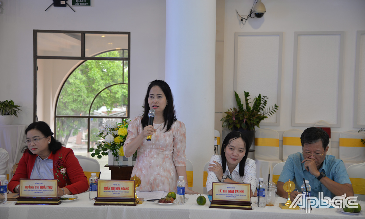 Lãnh đạo các Sở VHTT&DL cụm 11 phát biểu thảo luận tại hội nghị
