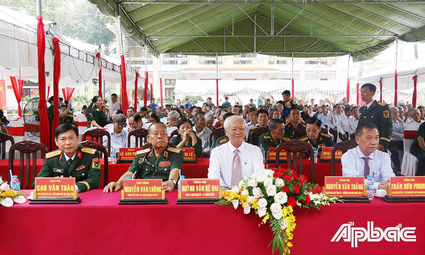 Các đại biểu về tham dự hội nghị.