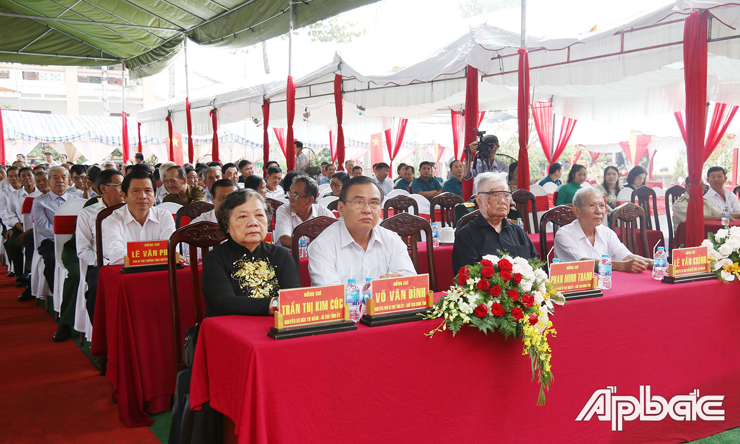 Đại biểu về tham dự hội nghị.