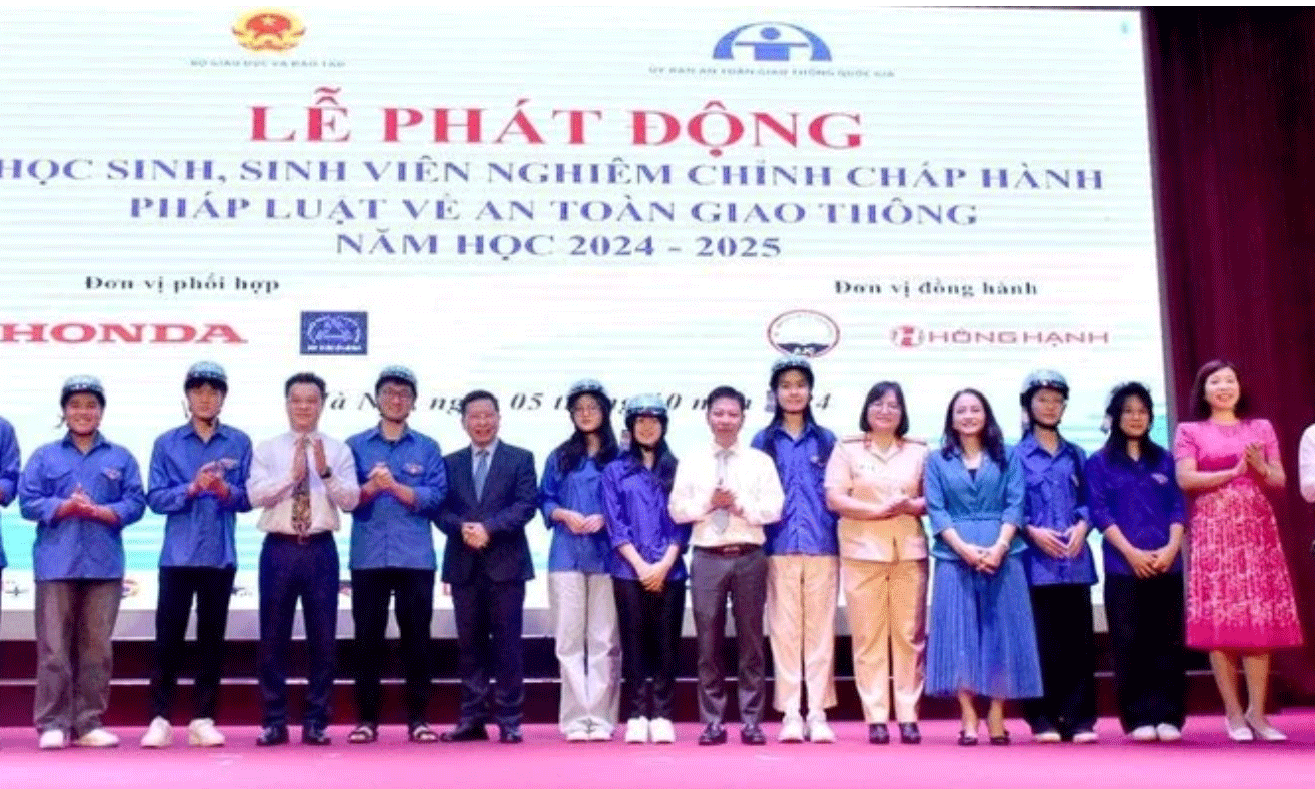Công tác tuyên truyền, nâng cao nhận thức bảo đảm an toàn giao thông cho giới trẻ ngày càng được quan tâm. Ảnh: MAI NGHIÊM