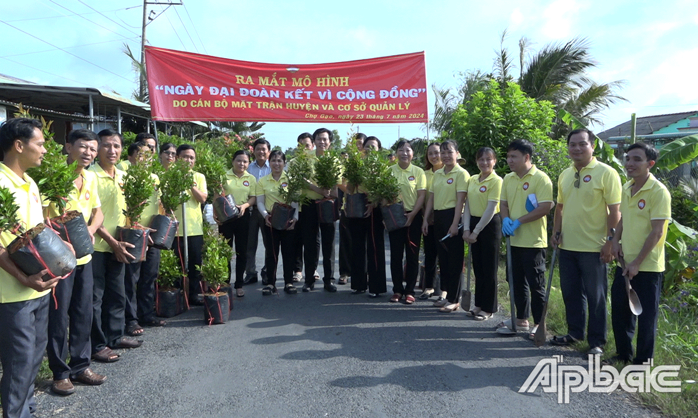MTTQ các cấp thường xuyên phối hợp ra quân bảo vệ môi trường.