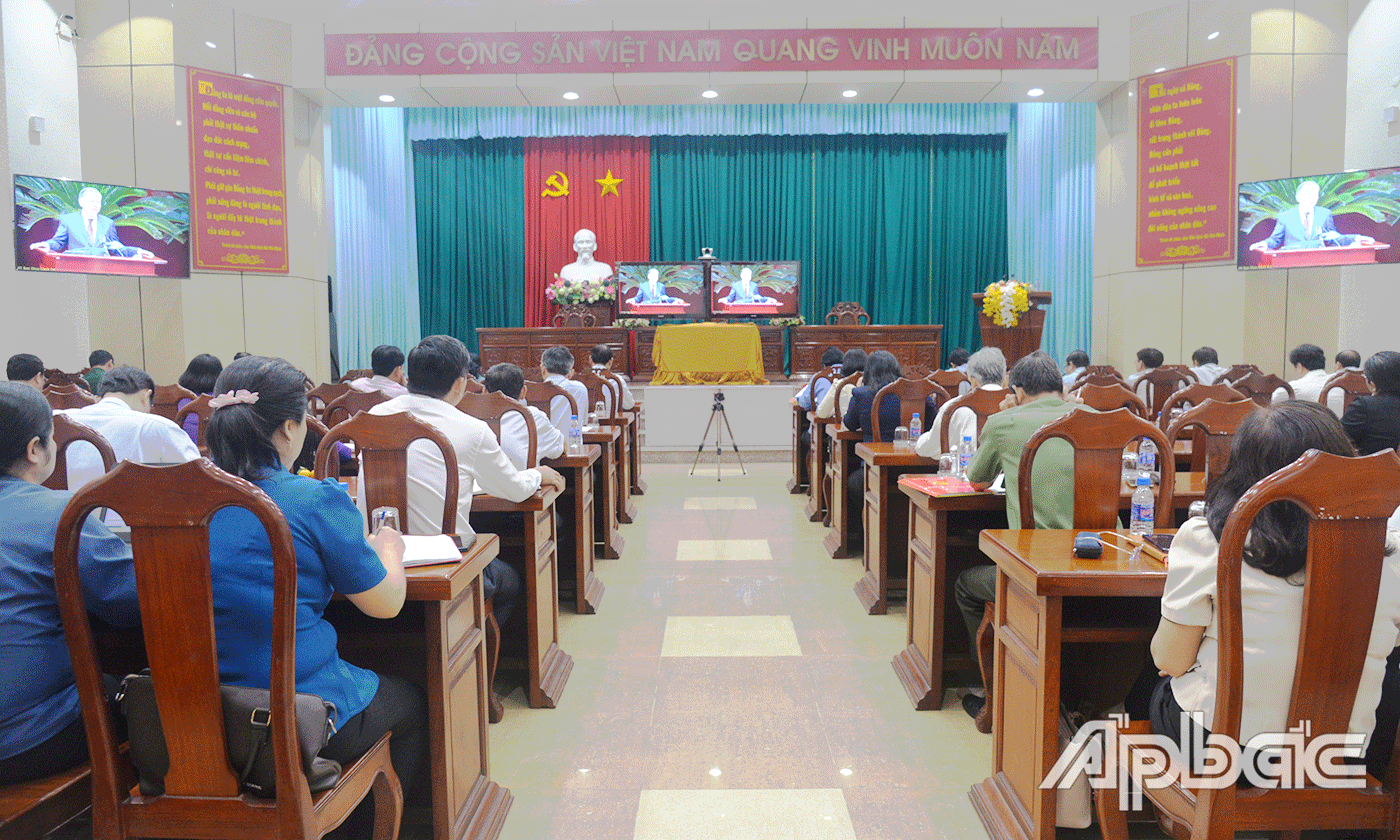 Đại biểu dự tại điểm cầu Tiền Giang.