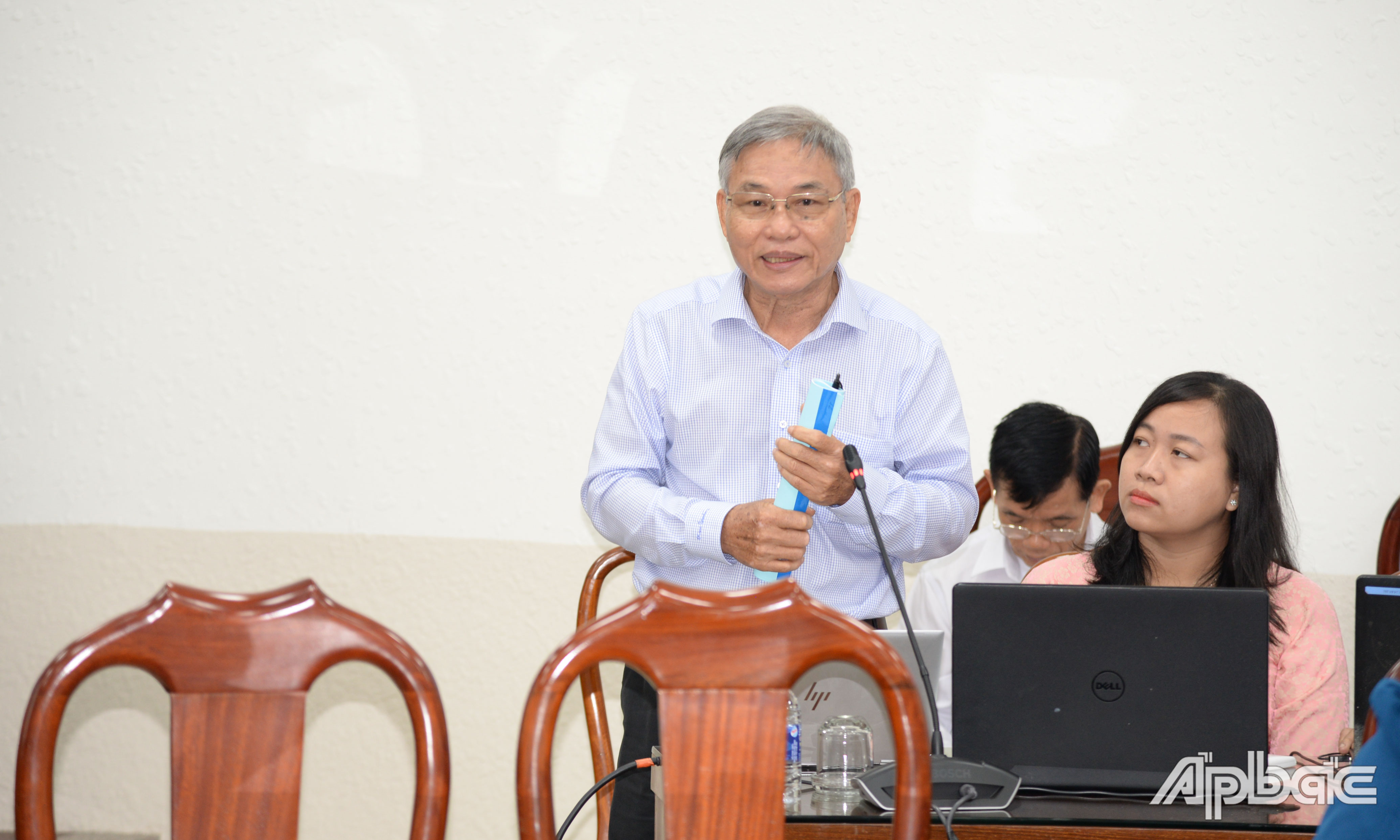 Phó Giáo sư, Tiến sĩ Nguyễn Văn Sánh đóng góp dự thảo báo cáo chính trị.