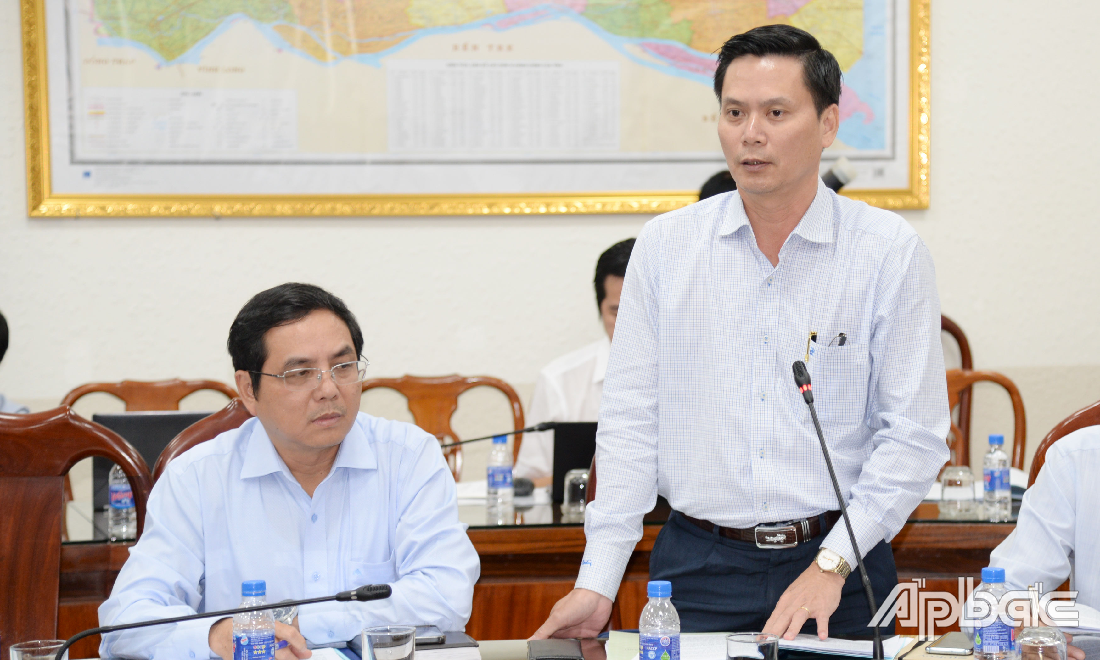 Lãnh đạo các sở, ngành đóng góp ý kiến tại hội thảo.