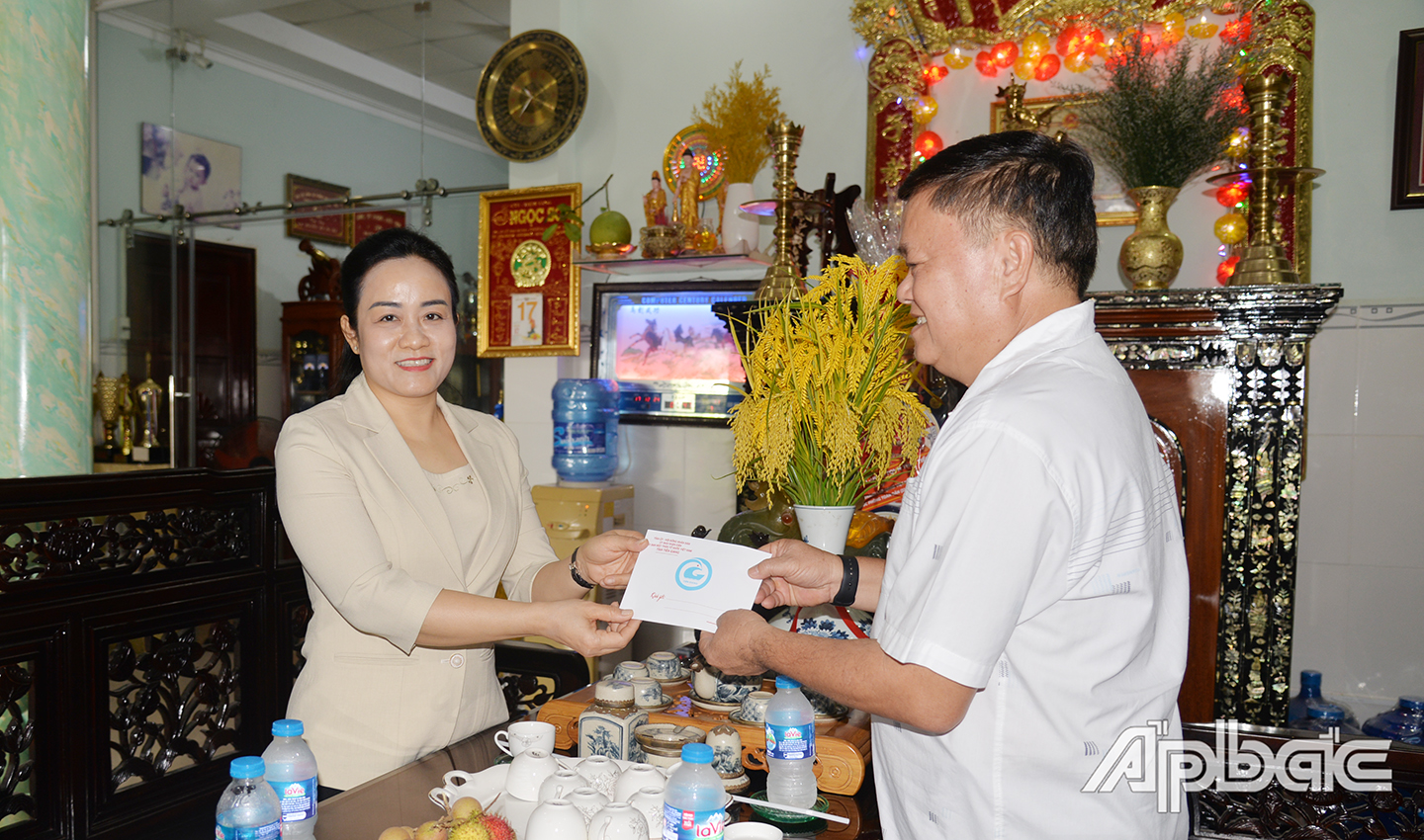 Đại tá Nguyễn Văn Bé Bảy, nguyên Phó Chỉ huy trưởng Bộ Chỉ huy quân sự tỉnh bày tỏ niềm vui trước sự quan tâm của lãnh đạo tỉnh đối với sĩ quan quân đội đã nghỉ hưu
