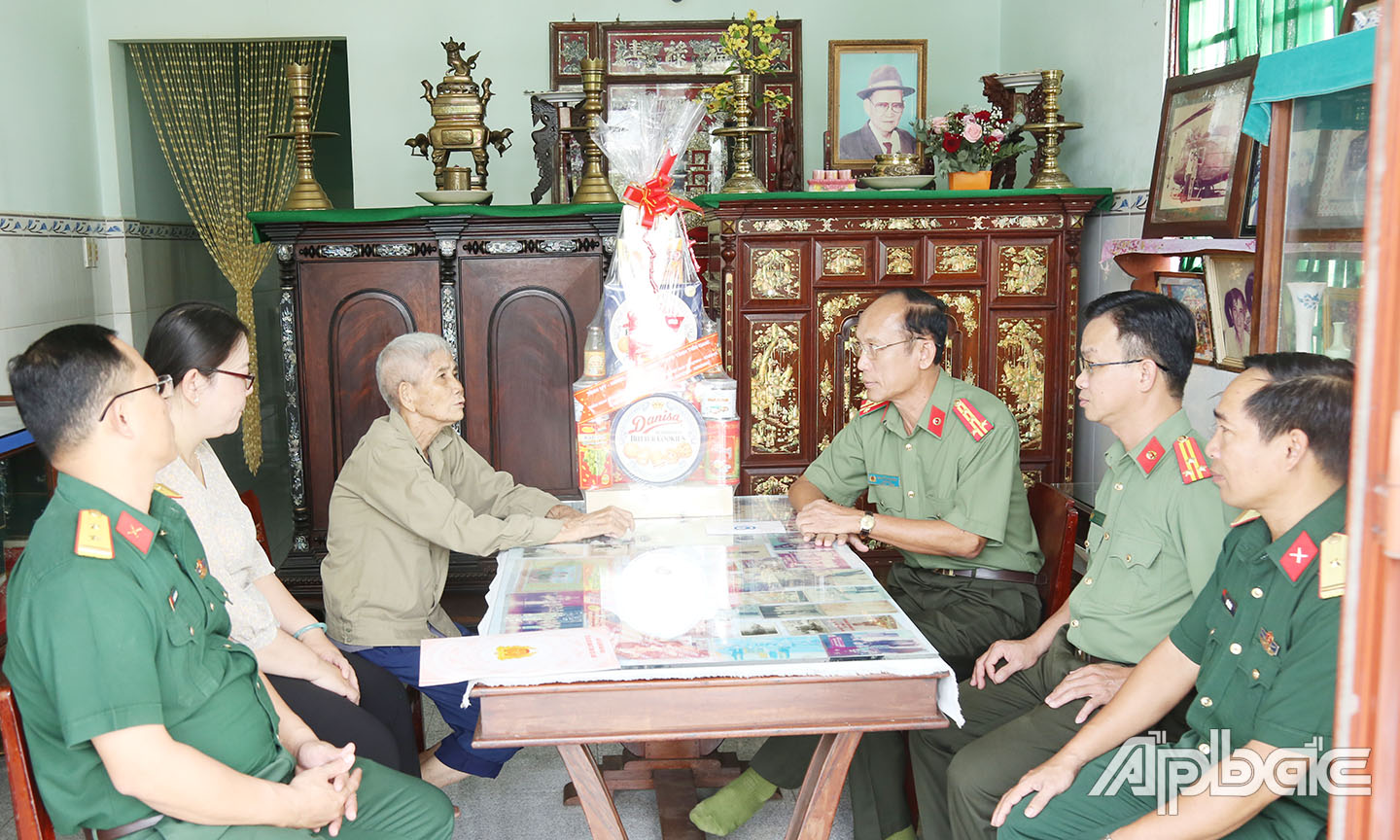 Đoàn đã đến thăm và nghe dặn dò của 