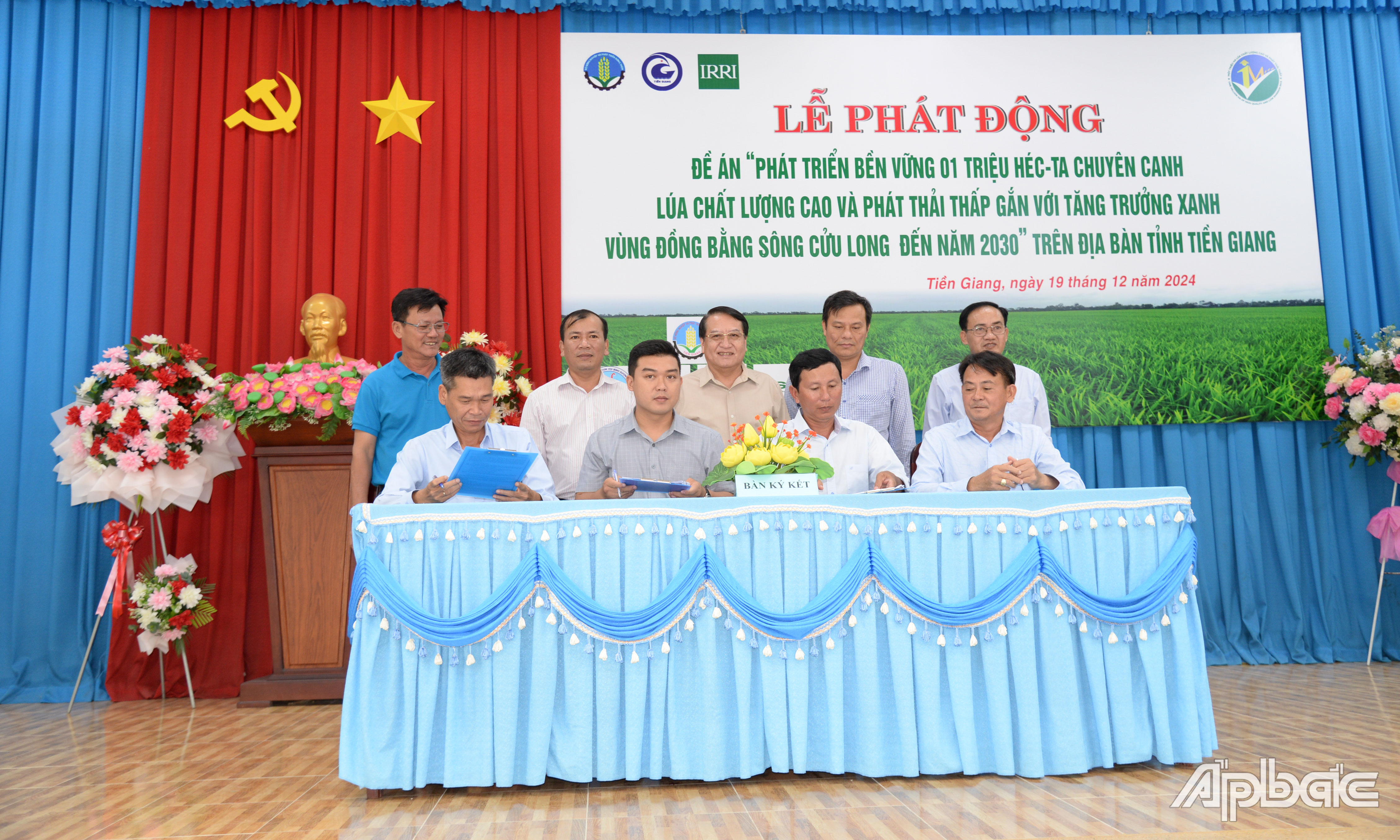 Ký kết hợp tác giữ HTX và doanh nghiệp.