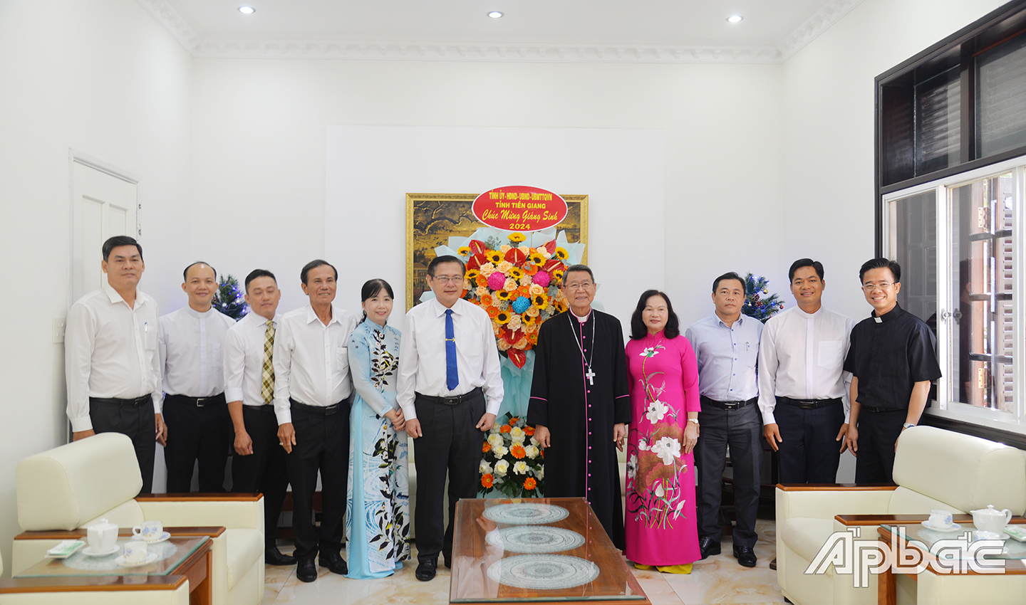 Đoàn cán bộ lãnh đạo tỉnh chúc mừng Giáng sinh 2024 tại Tòa Giám mục Mỹ Tho