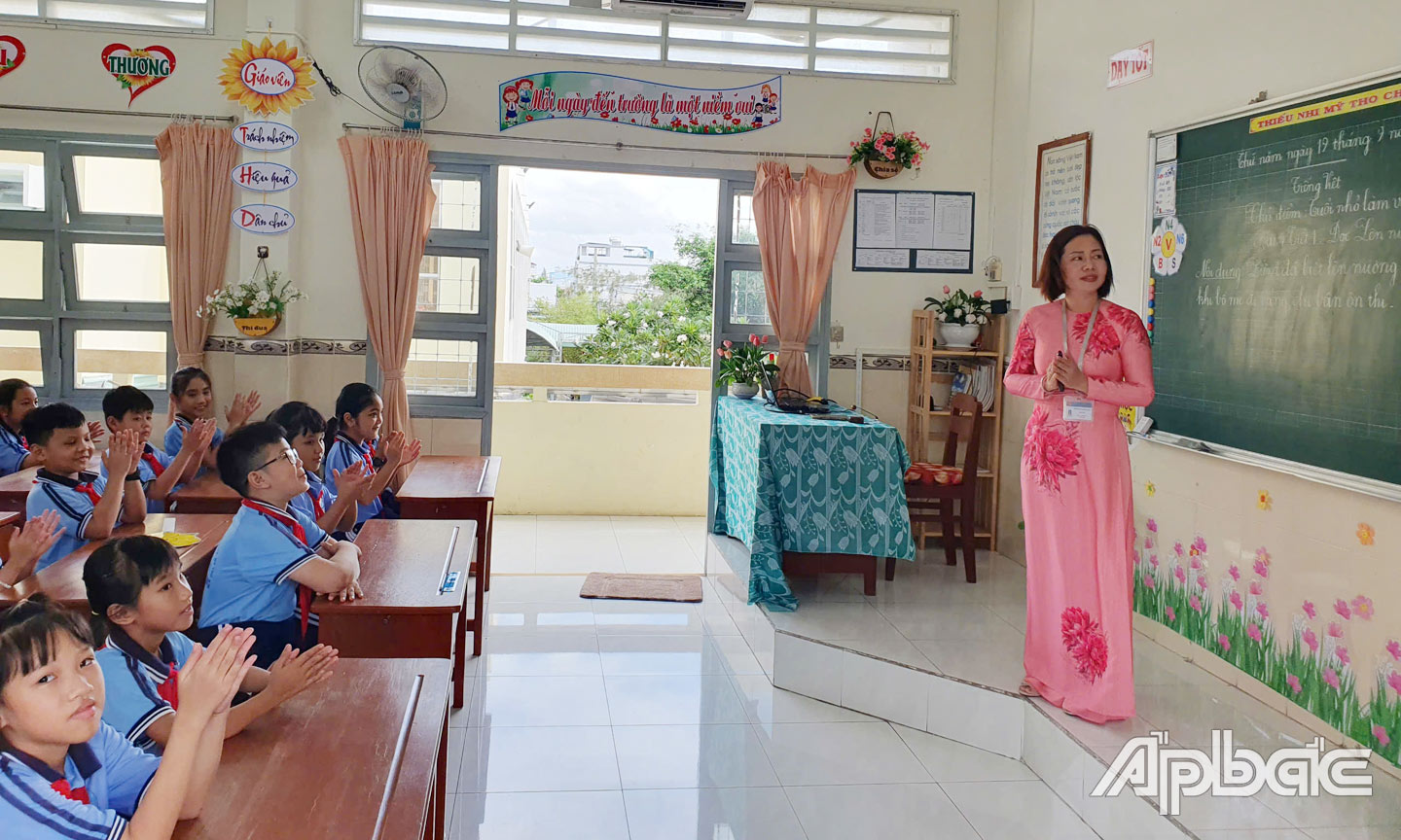 Học sinh Trường Tiểu học Thiên Hộ Dương, TP. Mỹ Tho trong giờ học.