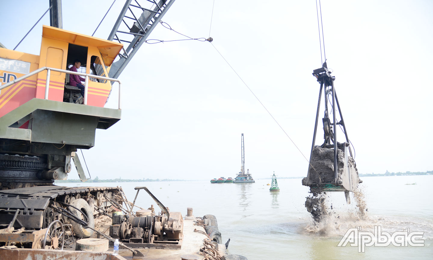 Khai thác mỏ cát Hòa Hưng 2 theo cơ chế đặc thù để phục vụ thi công Dự án thành phần 2. 