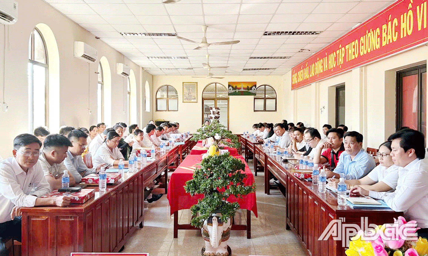 Quang cảnh buổi toạ đàm.