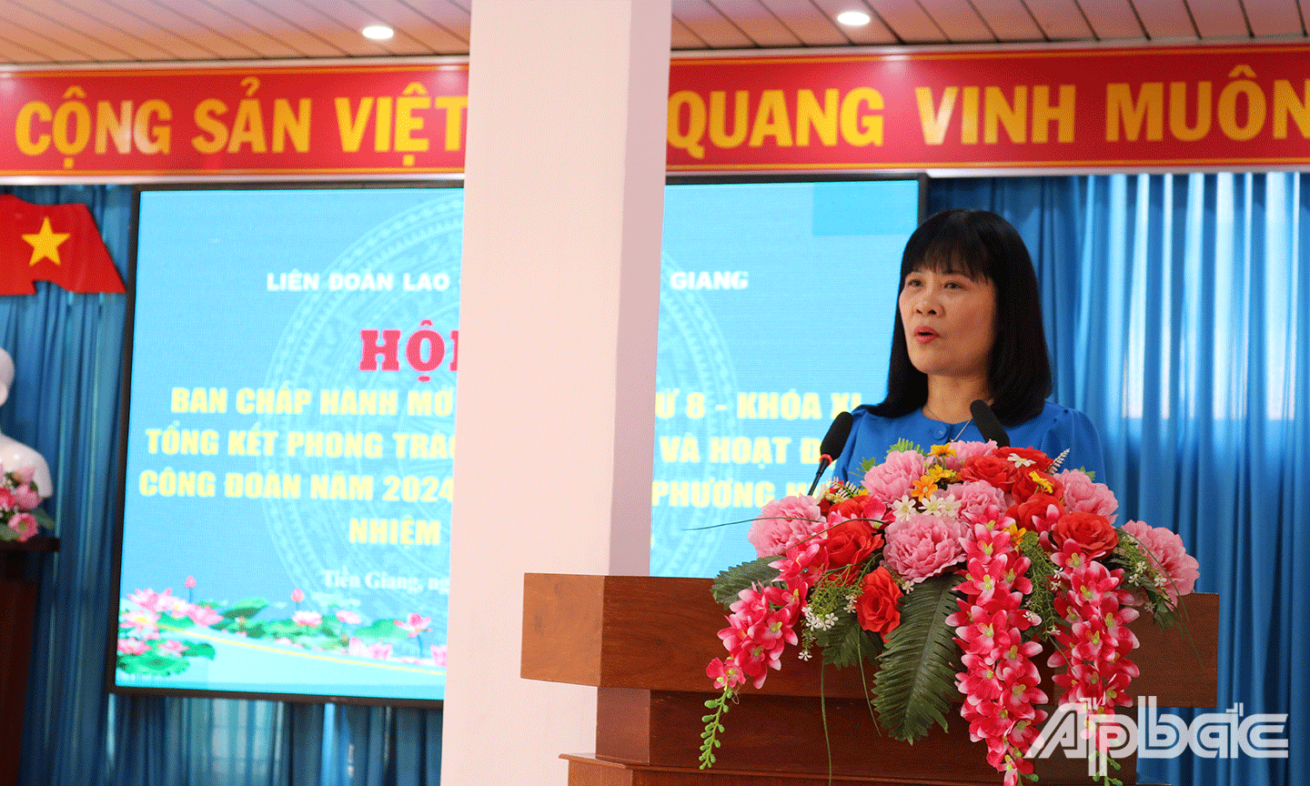 Đồng chí Đỗ Hồng Vân phát biểu tại hội nghị