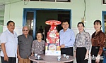 Trưởng Ban Dân vận Tỉnh ủy thăm, chúc tết gia đình chính sách, hộ nghèo và các đơn vị