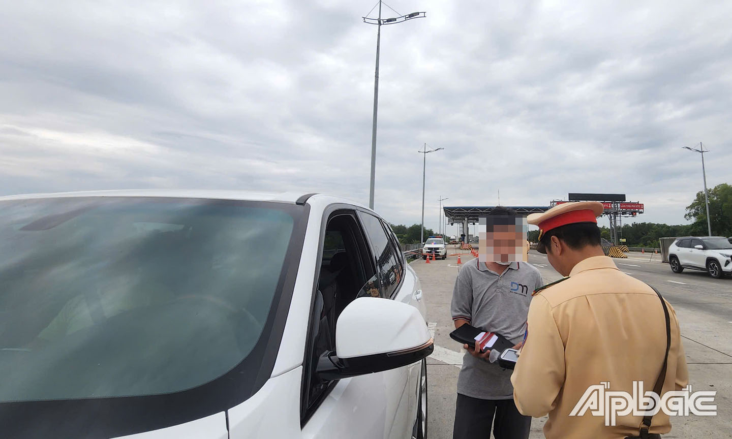 Điều khiển chạy xe quá tốc độ cho phép có thể phạt từ 4 đến 14 triệu đồng.