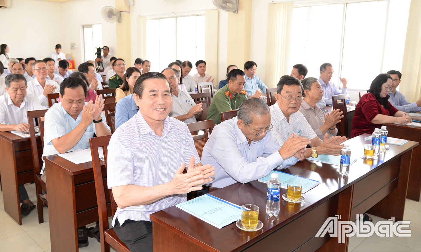 Các đại biểu tham dự hội nghị.