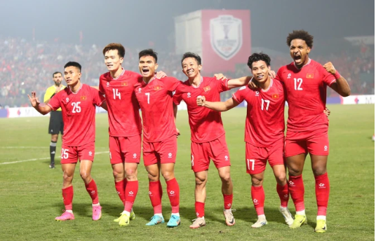 Đội tuyển Việt Nam tiếp tục thăng tiến trên BXH FIFA.