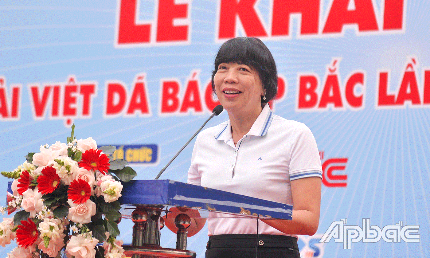 Đồng chí Lê Thị Bé Phượng, Phó Chủ tịch UBND TP. Mỹ Tho phát biểu tại Lễ khai mạc.
