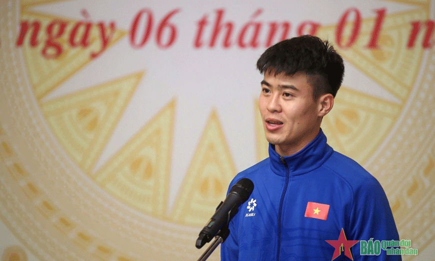 Đội trưởng Đỗ Duy Mạnh phát biểu tại buổi gặp mặt. Ảnh: VIỆT TRUNG