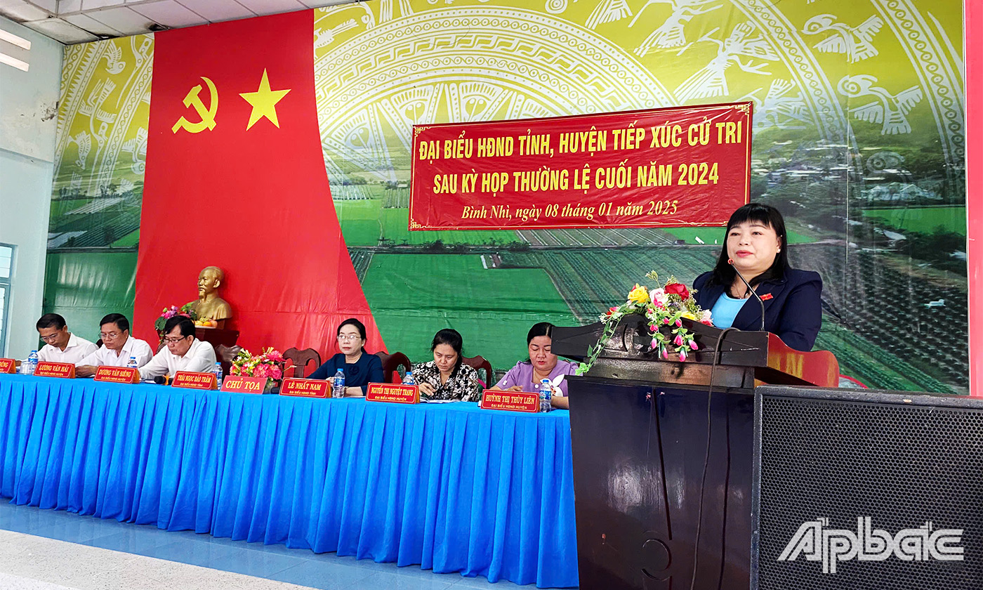 Đồng chí Thái Ngọc Bảo Trâm phát biểu tại buổi tiếp xúc