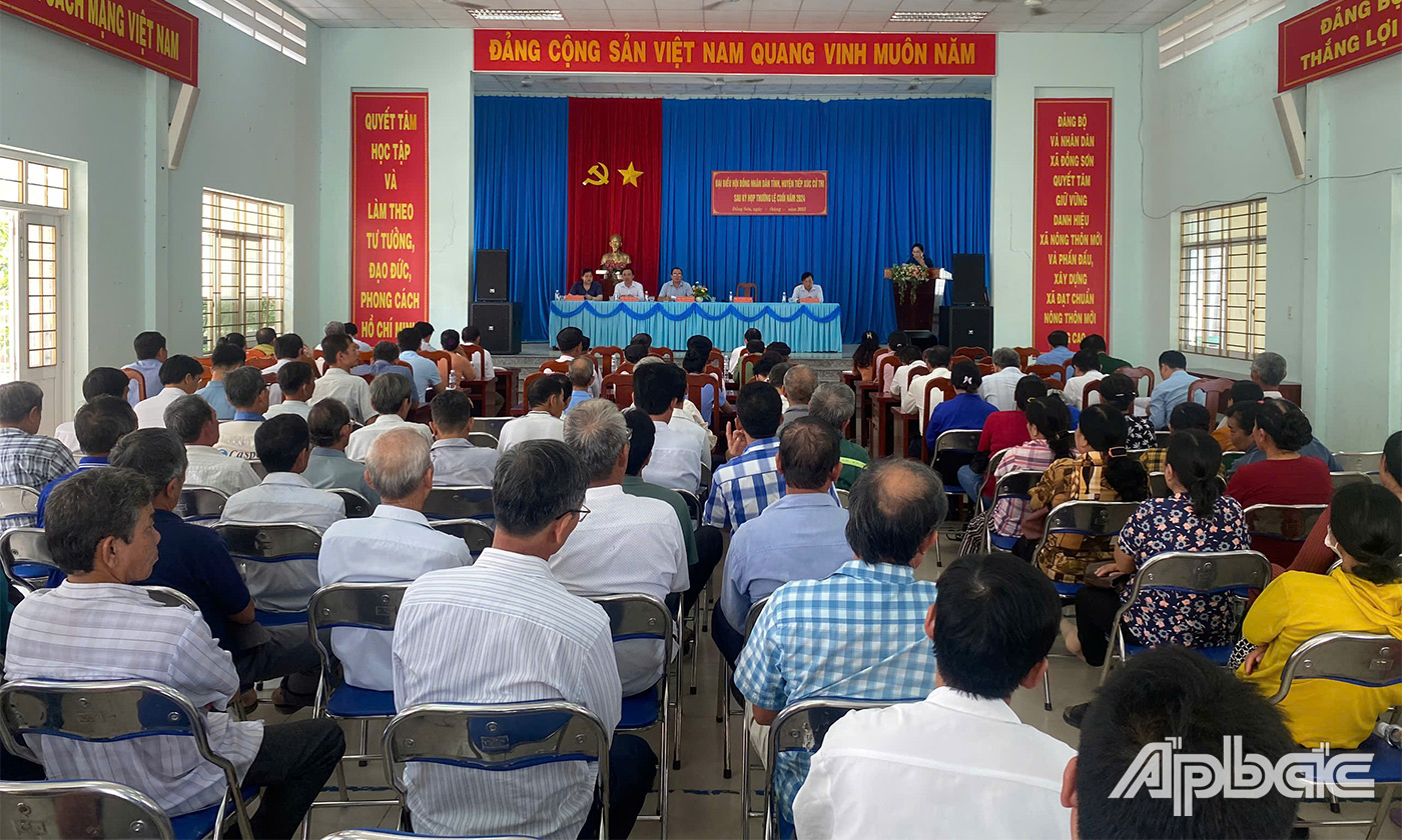 Quang cảnh buổi tiếp xúc